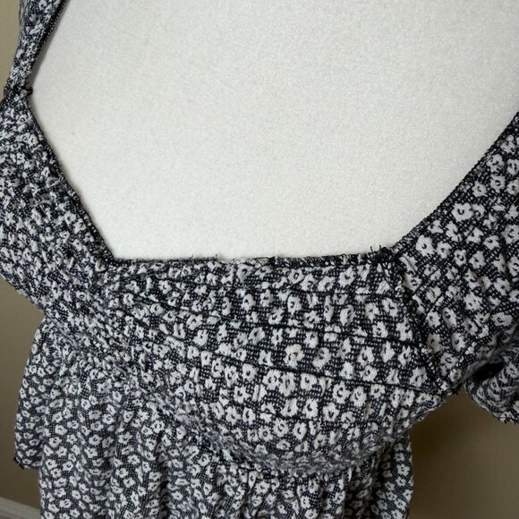 URBAN OUTFITTERS Navy Blue Floral Ruched Crop Top Cap Sleeves Size XS - Picture 3 of 12